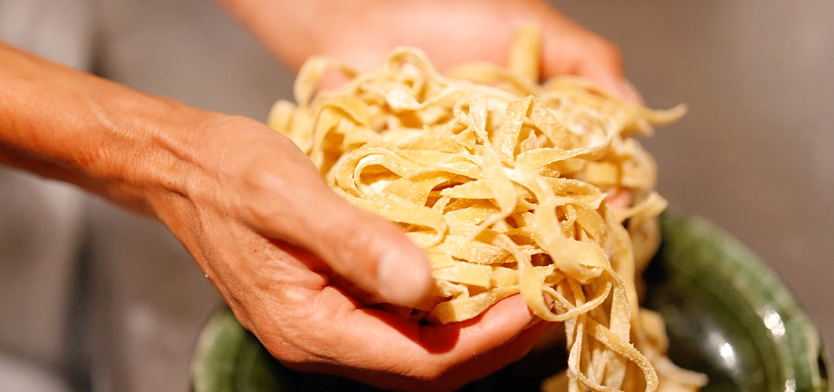 卵で作ったパスタ