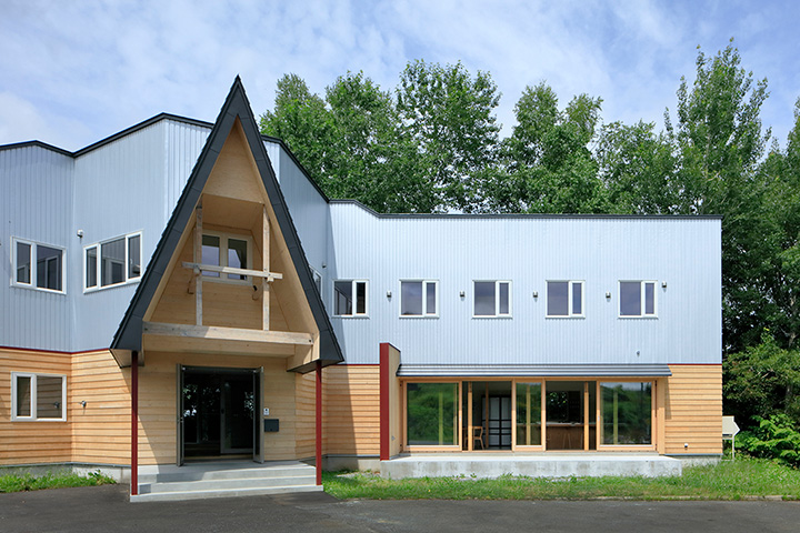 画像:School for Life Compath